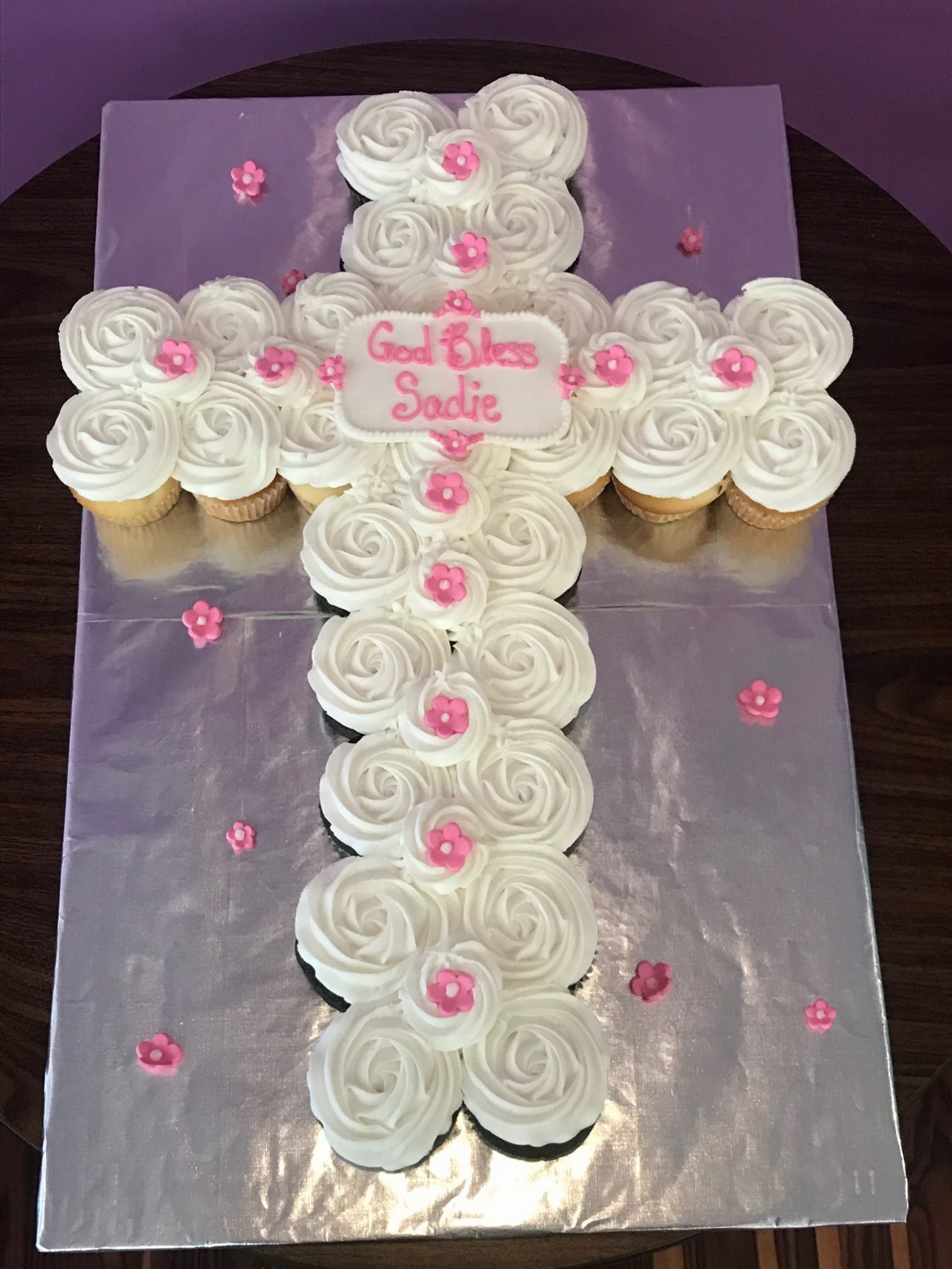 How To Make A Cross Cupcake Cake How To Make A Cross Cupcake Cake
